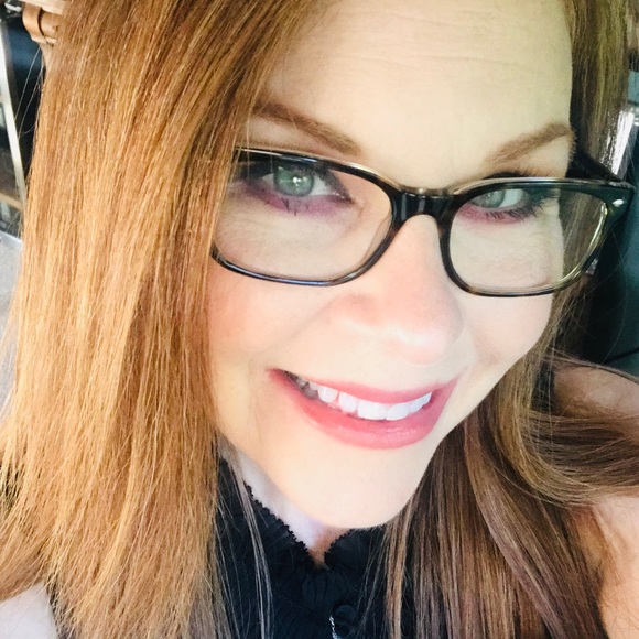 Meet your Posher, Pamela - Picture 1 of 1